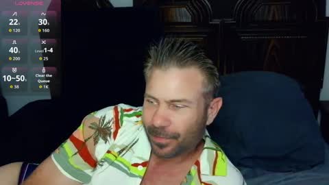 Blue Eyed Handsome Man online show from April 4, 1:23 am