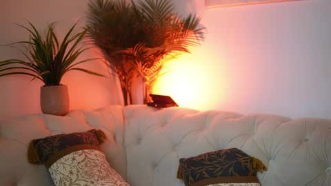  Aileen  online show from April 14, 9:18 pm