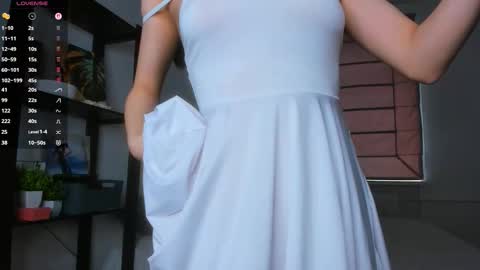 Snapshot of aira_frost chatting on October 11, 12:21 pm Alice online show from October 11, 12:21 pm