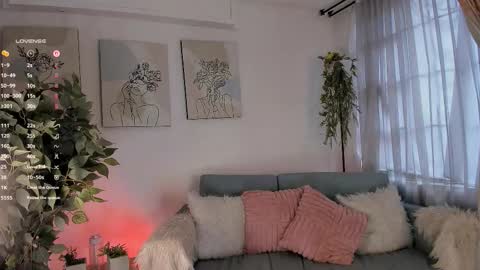 Aisha online show from February 6, 1:03 pm