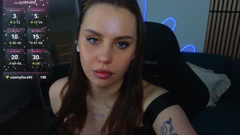 Aisha online show from February 6, 4:43 pm