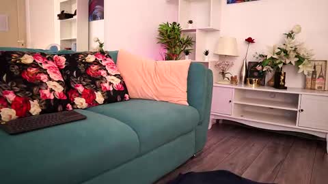 Aisha online show from November 18, 10:07 am