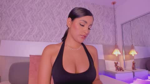 Aisha online show from November 18, 3:48 pm