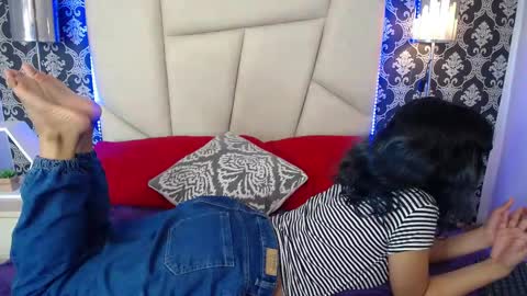 A K A N E  U W U online show from February 27, 8:31 pm