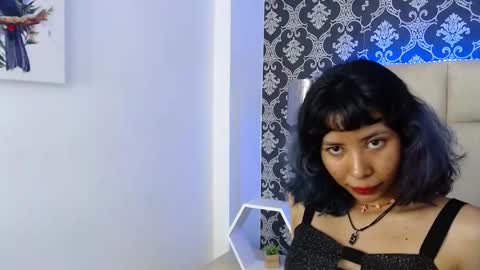 A K A N E  U W U online show from March 12, 8:20 pm