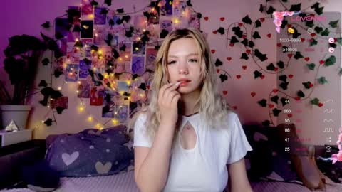 Akari online show from April 11, 6:40 am