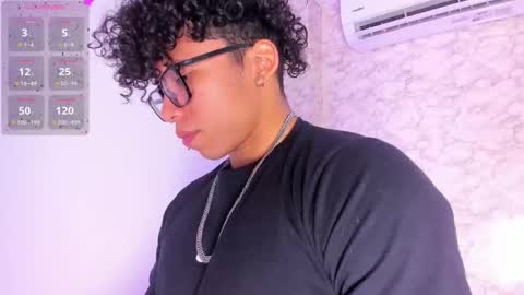 akazaboy online show from February 19, 5:17 am