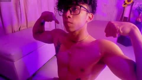 akazaboy online show from November 21, 5:05 am