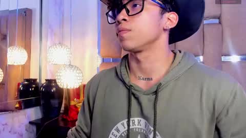 akazaboy online show from February 25, 5:11 am