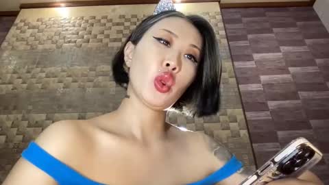 Akemi online show from December 4, 6:55 pm