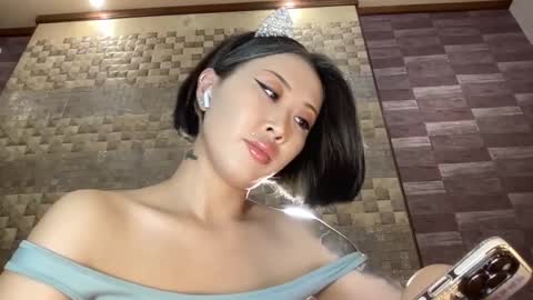 Akemi online show from December 3, 1:38 pm