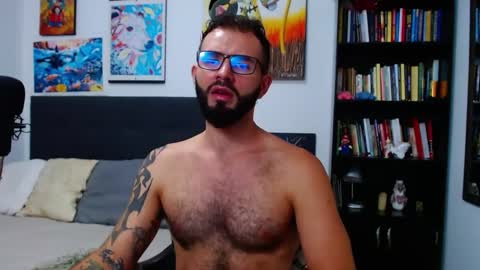 Snapshot of akiles_r chatting on October 13, 10:56 pm akiles online show from October 13, 10:56 pm