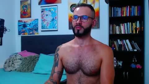 Snapshot of akiles_r chatting on February 26, 1:46 am akiles online show from February 26, 1:46 am
