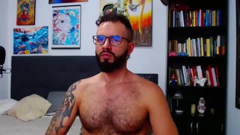 Snapshot of akiles_r chatting on October 22, 12:47 am akiles online show from October 22, 12:47 am