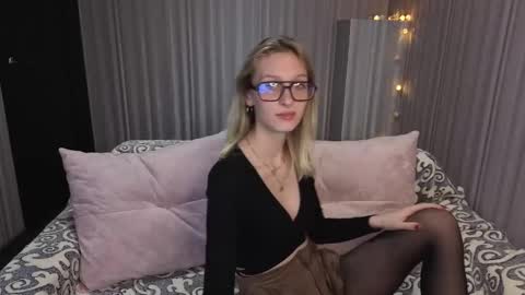 akiro_kim online show from February 11, 2:37 am