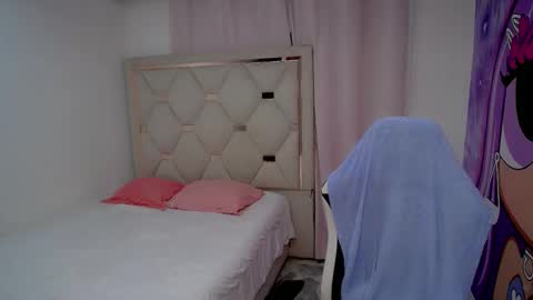 Akyra latin online show from February 7, 4:21 pm