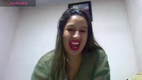 Snapshot of alahia_fox chatting on March 7, 4:45 am alahia online show from March 7, 4:45 am