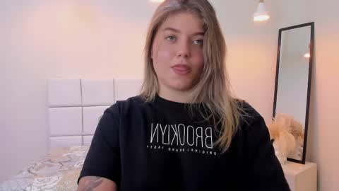 Alaia online show from April 1, 10:39 pm