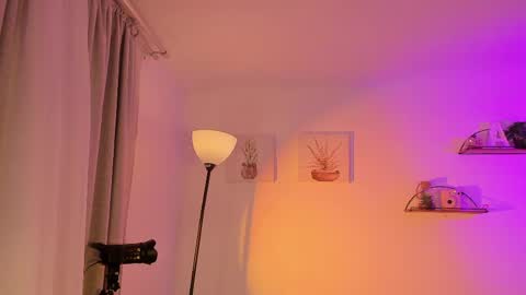   online show from April 22, 10:33 am