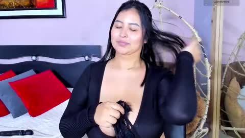     online show from November 28, 9:33 pm