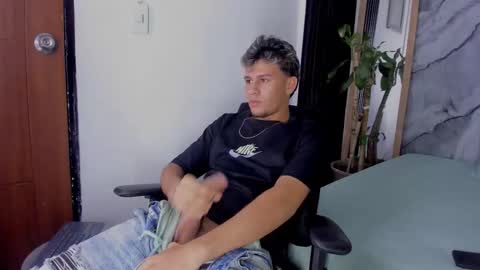 alan__smith online show from November 15, 8:32 pm