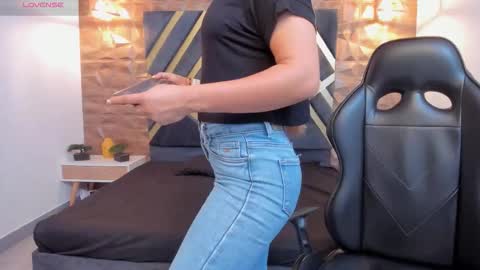 ALANA COX online show from November 5, 11:29 pm