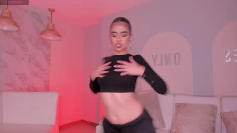 Alana online show from October 31, 1:44 pm