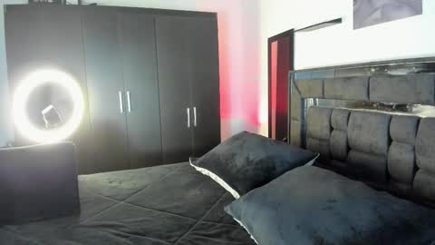 alanblack1 online show from January 18, 12:58 pm