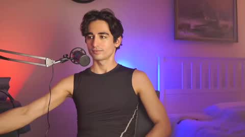 idenavarre online show from January 13, 1:45 am