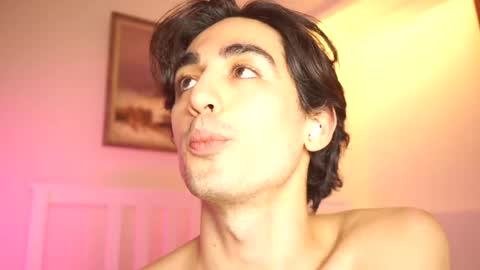 idenavarre online show from February 18, 12:05 am