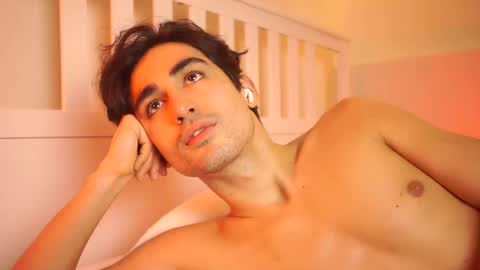 idenavarre online show from December 29, 1:24 am