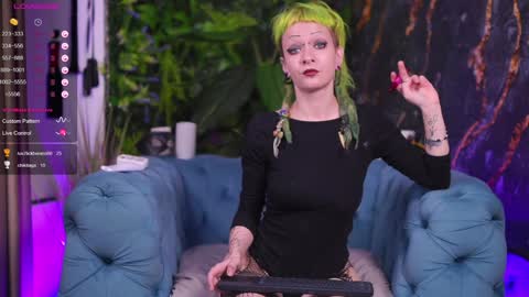 AlannaBlue online show from December 3, 8:11 am