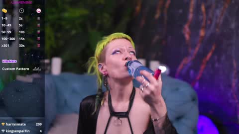 AlannaBlue online show from December 4, 11:02 am