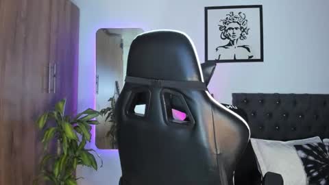 alannaughty_ online show from December 21, 11:11 pm