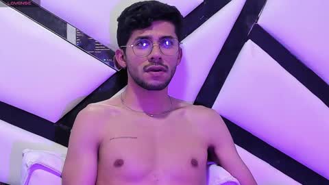 alanvilla_lobo online show from October 21, 10:02 pm