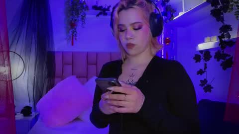 albaandthayron online show from October 27, 12:16 pm