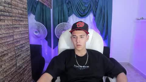 Aleck Boy online show from November 4, 7:15 pm