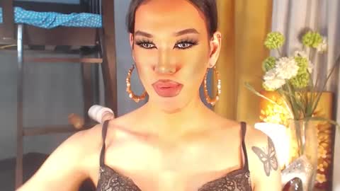 Snapshot of aleinacroft chatting on March 2, 3:02 am aleinacroft online show from March 2, 3:02 am