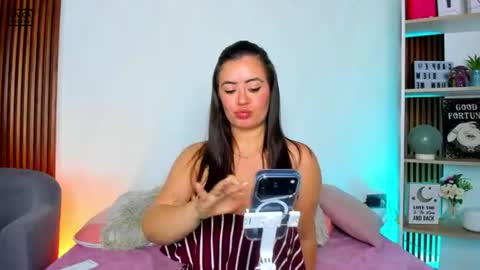 Aleja Moore online show from July 2, 9:25 am