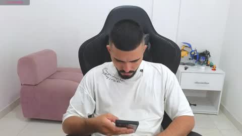 alejandroo_7 online show from February 6, 9:28 pm