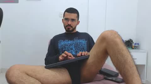 alejandroo_7 online show from January 17, 9:56 pm