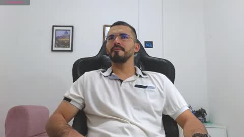 alejandroo_7 online show from December 13, 9:10 pm