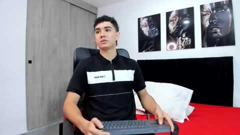 alejo_gray1 online show from February 11, 8:01 pm