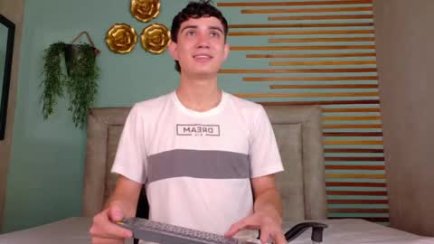 alejo_gray1 online show from June 6, 7:20 pm