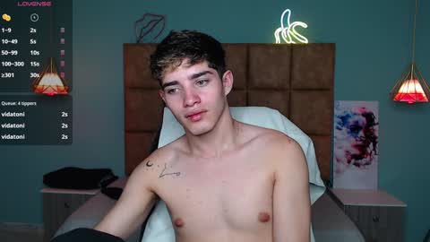 Snapshot of alejootwink chatting on December 3, 8:55 pm ALejoo Saenz online show from December 3, 8:55 pm