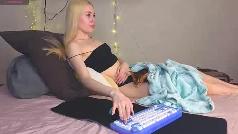 Alena online show from March 8, 2:32 pm