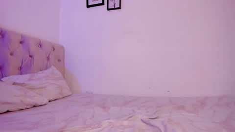 Snapshot of alesay_dreams chatting on October 17, 12:14 am Alesay online show from October 17, 12:14 am