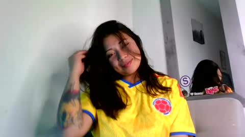 QUEEN OFF MILk  IM BACK  15 NOV online show from June 8, 12:05 am