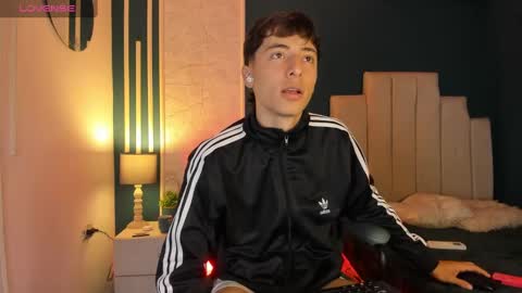 Snapshot of alessandro_dybala chatting on February 26, 3:10 pm Alessandro Dybala online show from February 26, 3:10 pm