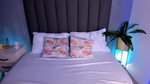 A L E S S I A online show from March 12, 7:58 pm